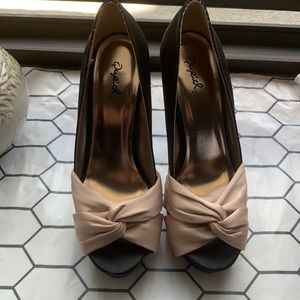 Dressy Qupid 4in Black/beige satin stilettos